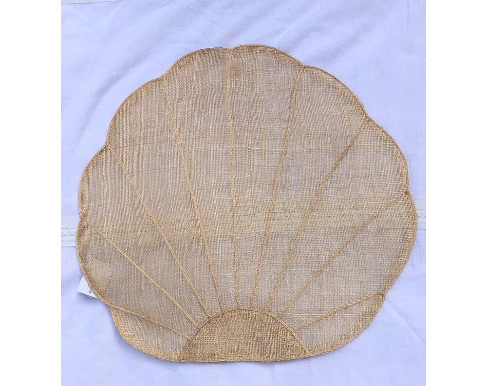 VINTAGE WOVEN SEASHELL PLACE MATS (4) 15.5  X 16